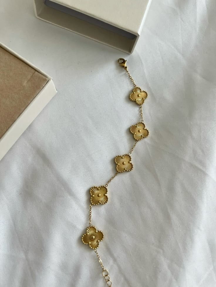 Golden clover bracelet