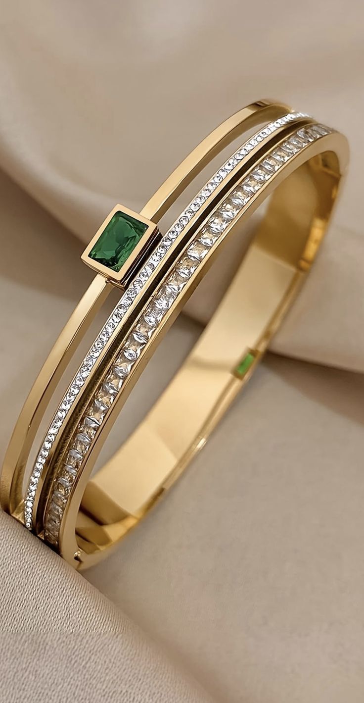 Emerald gold handcuff